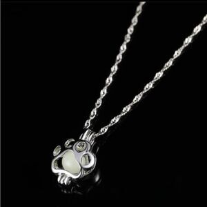 NWT Fashion Jewelry Paw Print Necklace